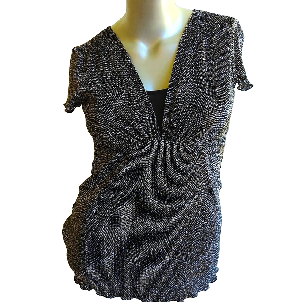 Abstract geometric swirl printBlack White Scalloped Hem Short Sleeve Top 10p